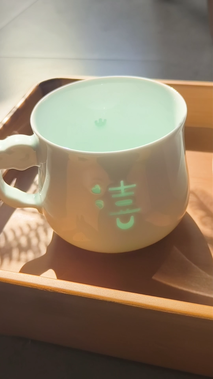 Verdant Qi – Jingdezhen Celadon Glow Mug